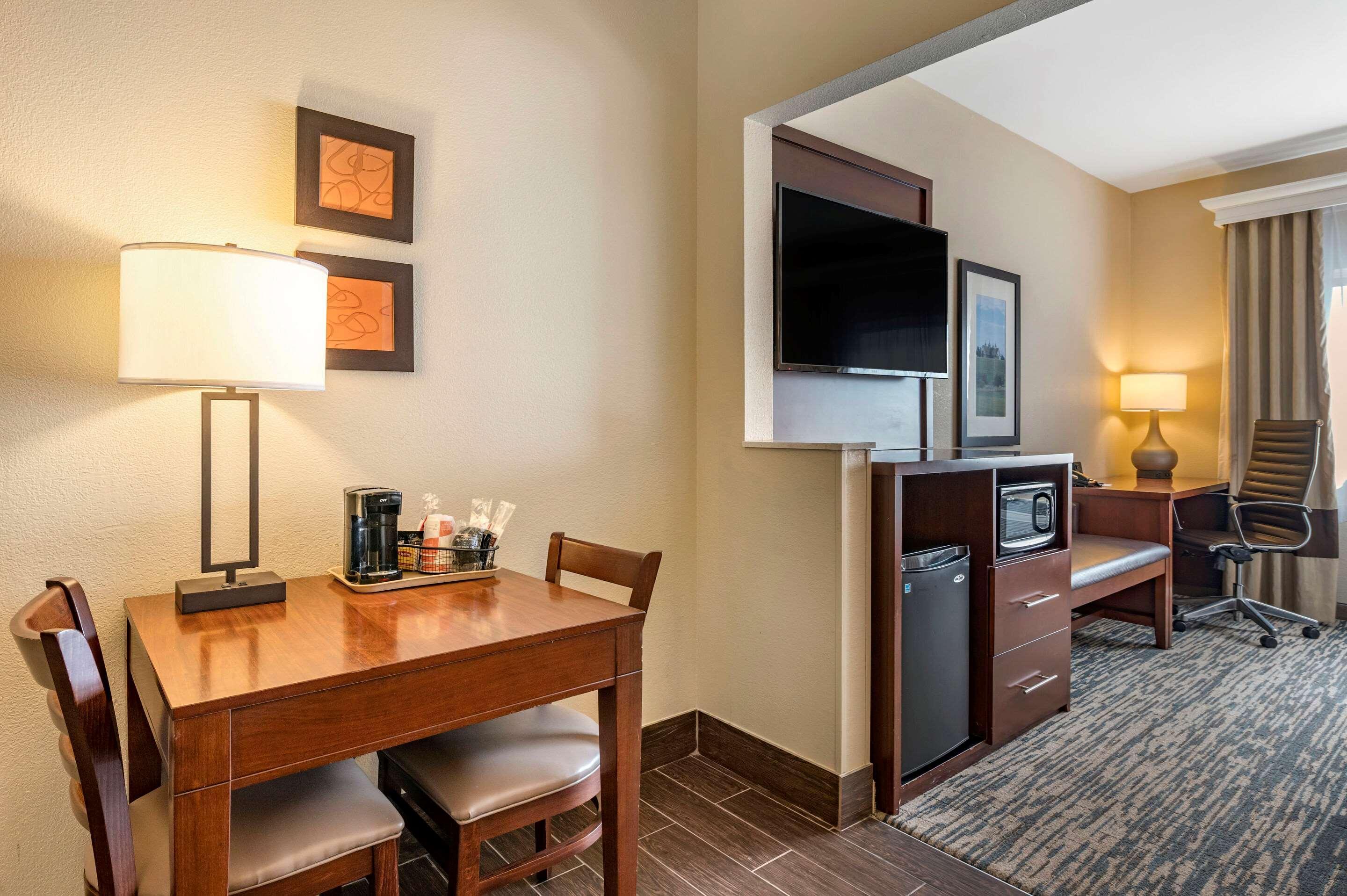 Comfort Suites Keeneland Lexington Exterior foto